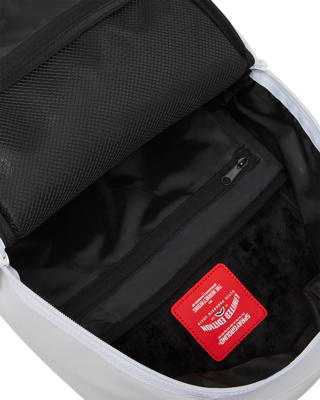 SHARK CENTRAL (WHT) BACKPACK (DLXV)