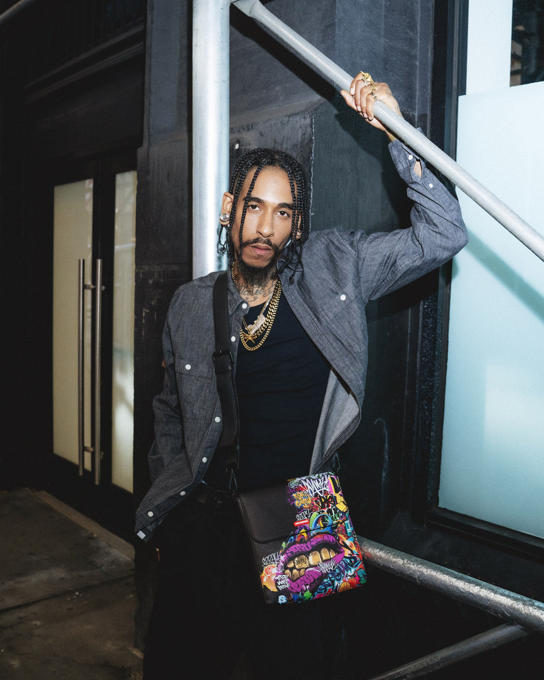 HALF GRAF LIPS MESSENGER BAG