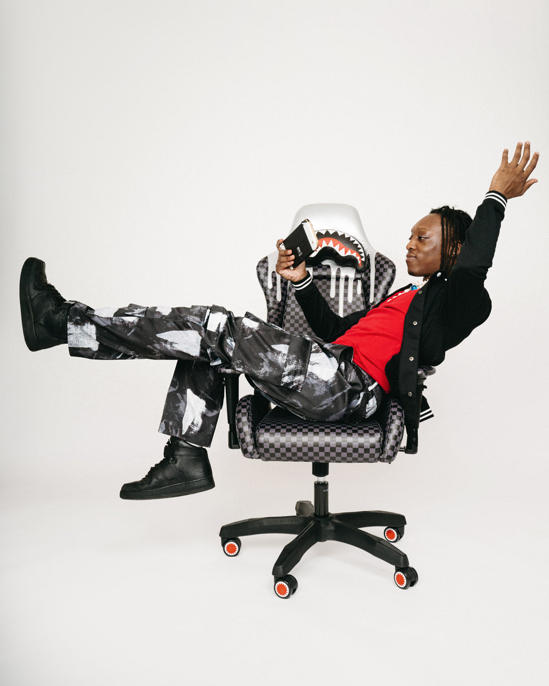 GHOST DRIP SHARK CHAIR